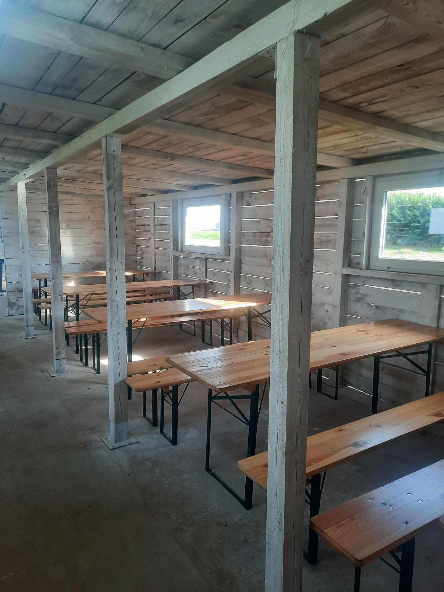 Drewniana stajnia z betonowym fundamentem