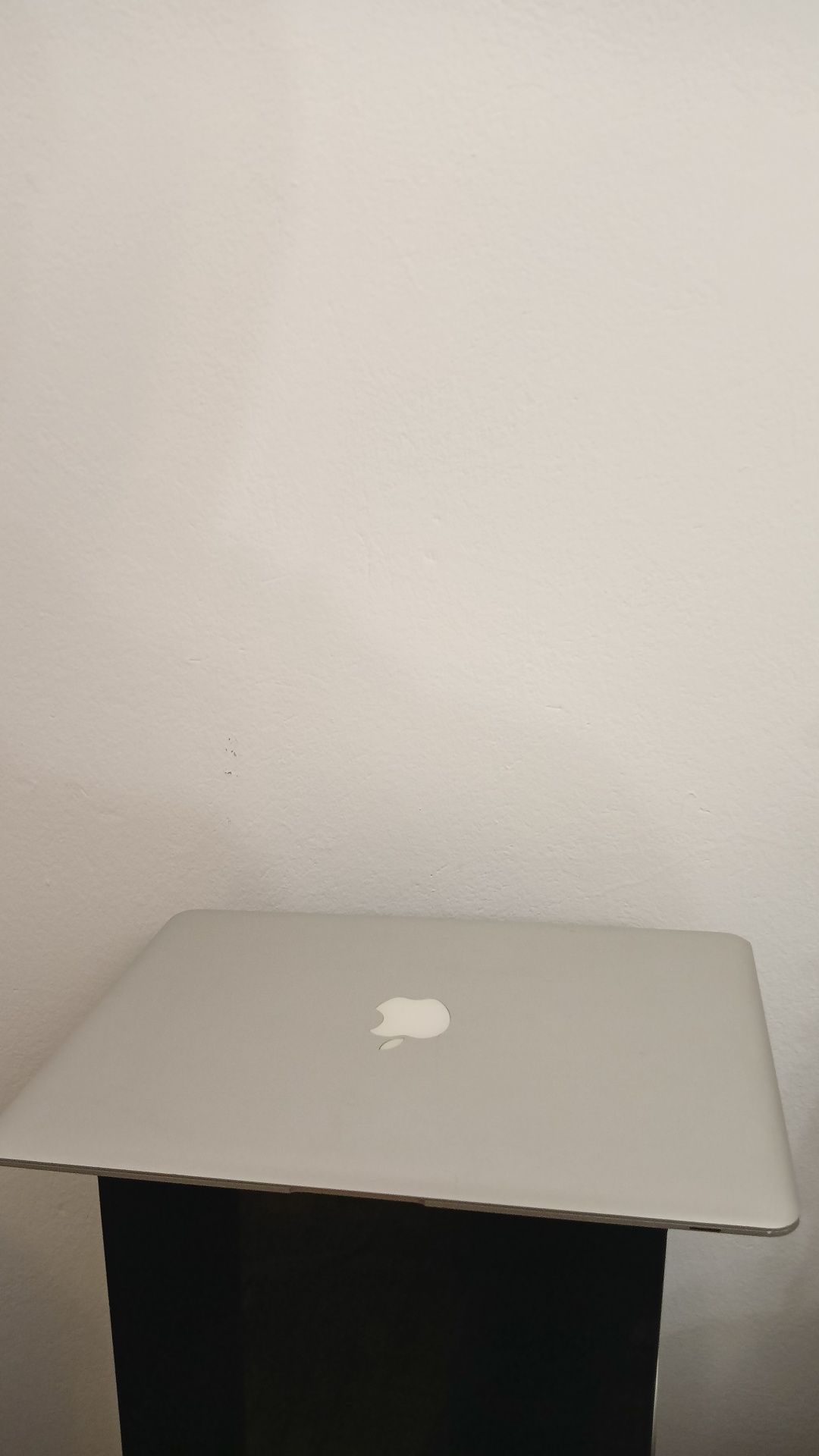 MacBook 13.3 Intel core i5 128gb