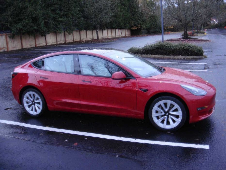 Tesla Model 3      2023