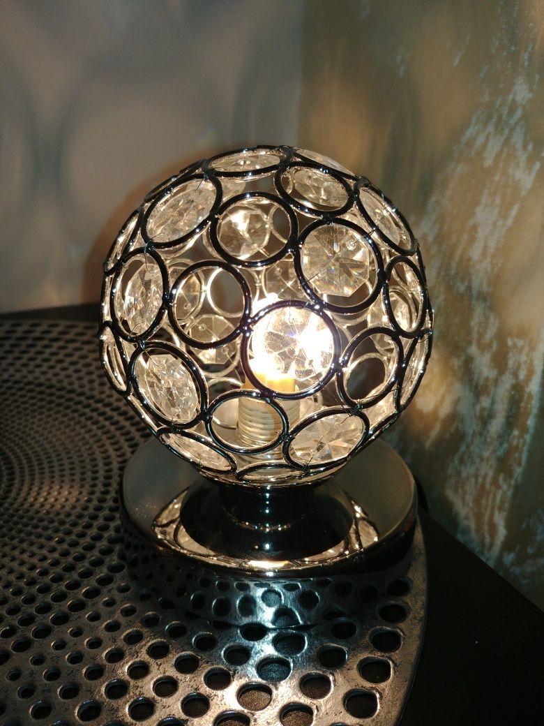 Lampa z kryształkami