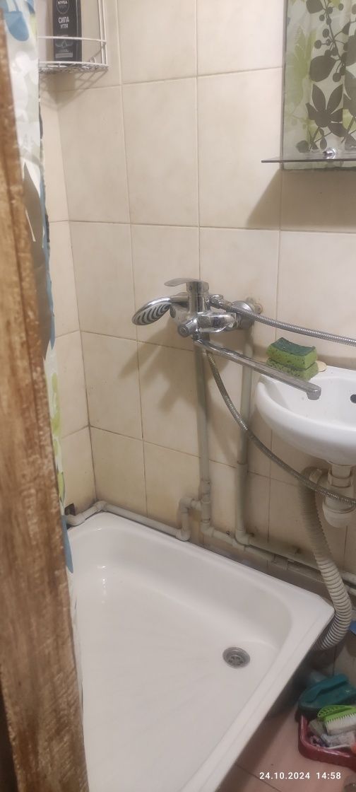 Хозяин. Продам, обменяю гостинку со своим санузлом