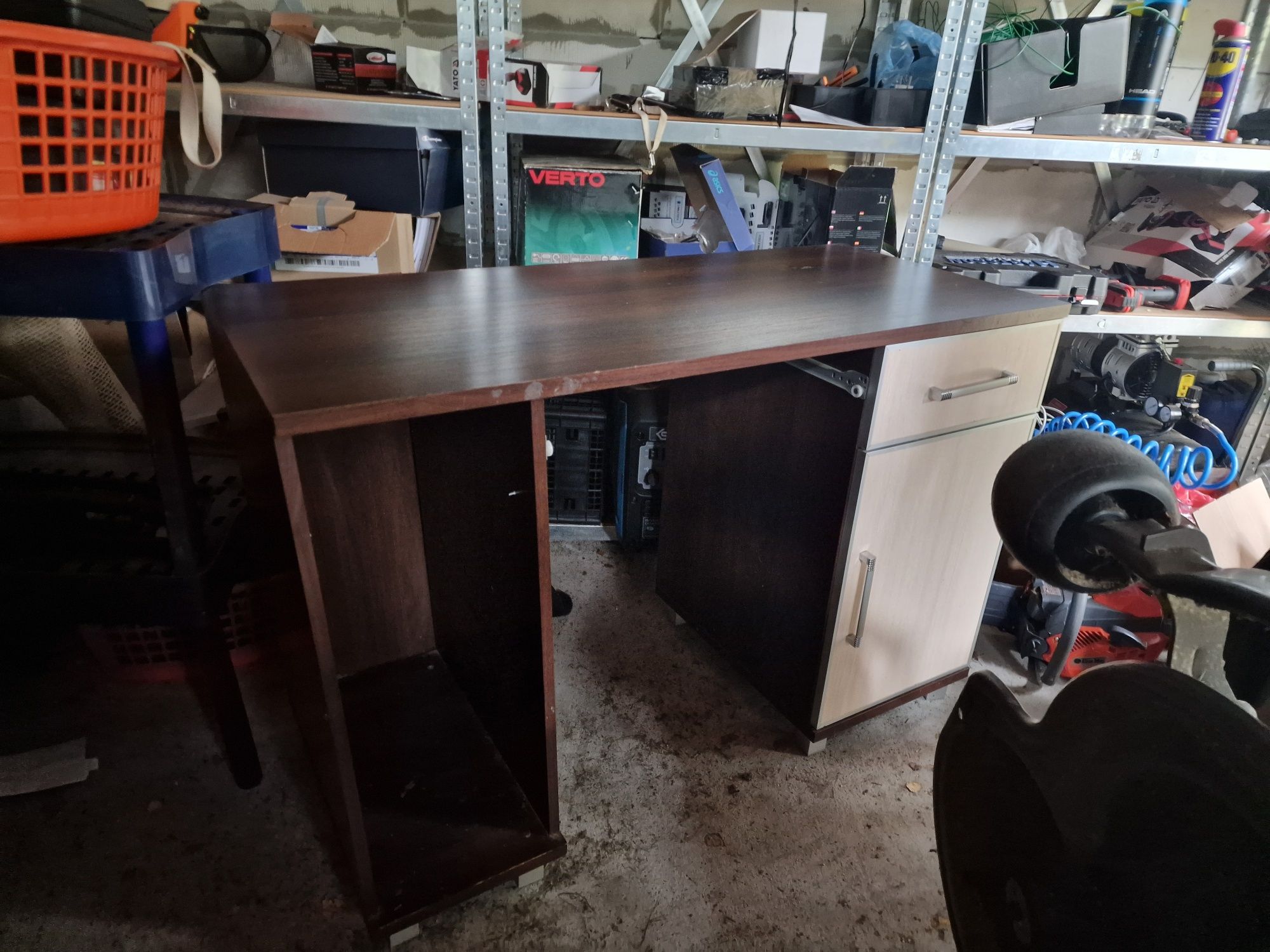 Drewniane biurko