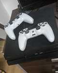 Playstation 4 1tb +2 pady