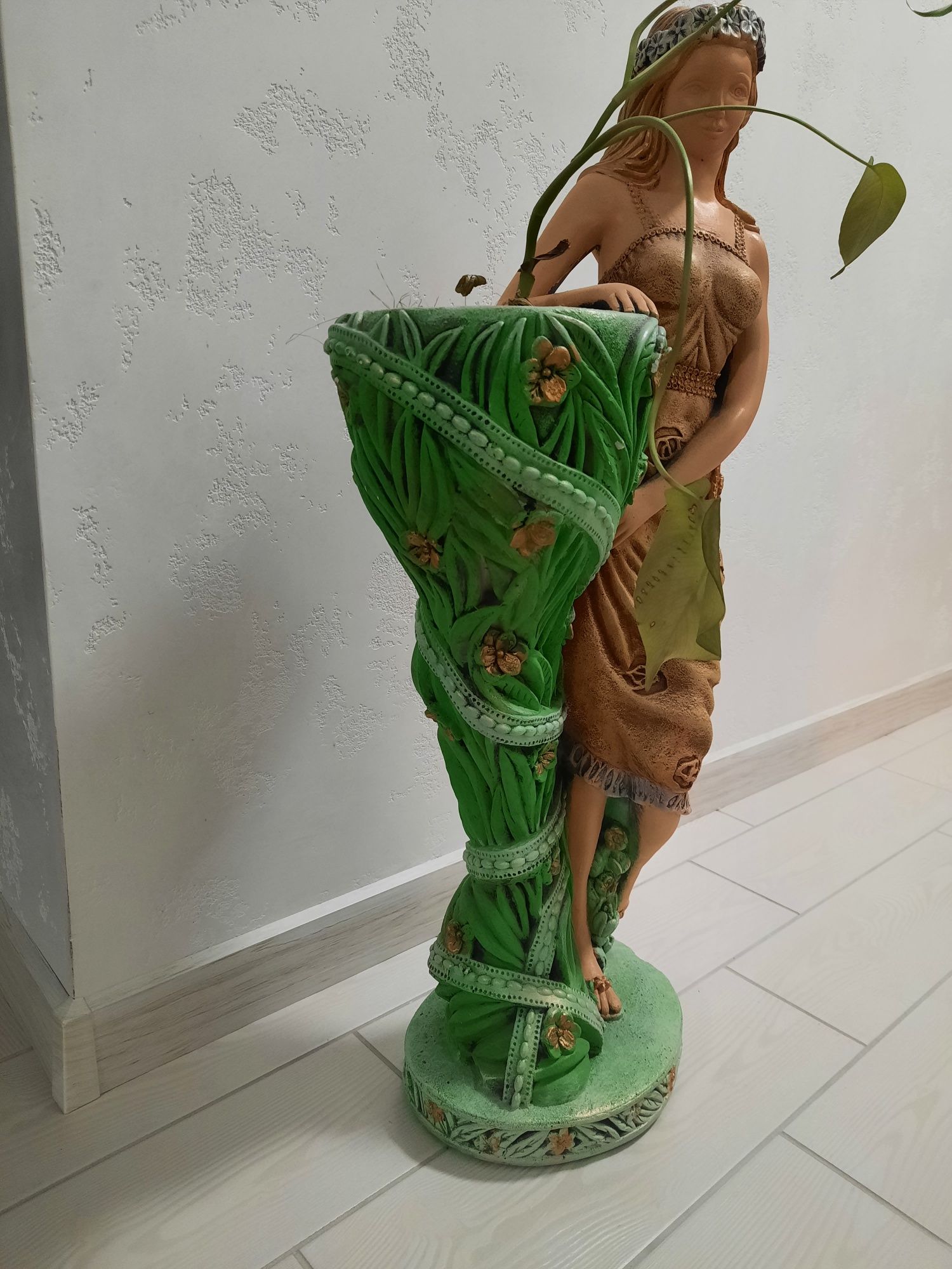 Горщик-статуетка під вазон
