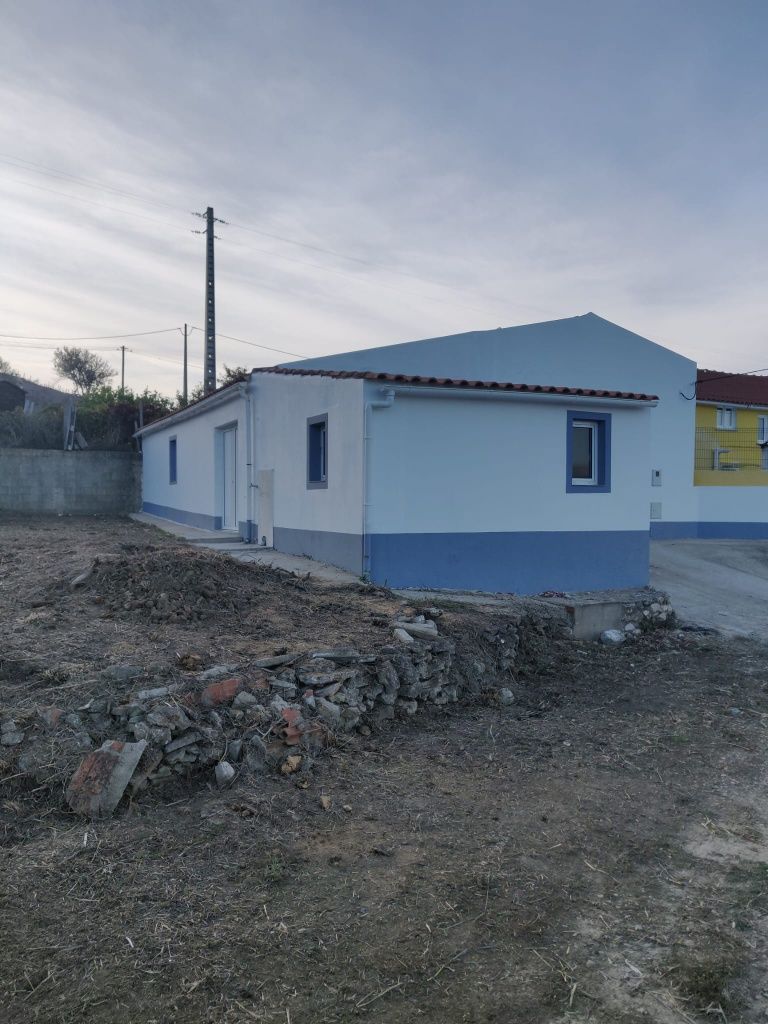Armazém remodelado 100 m2 com logradouro