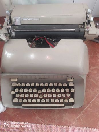 Maquina de escrever Royal antiga