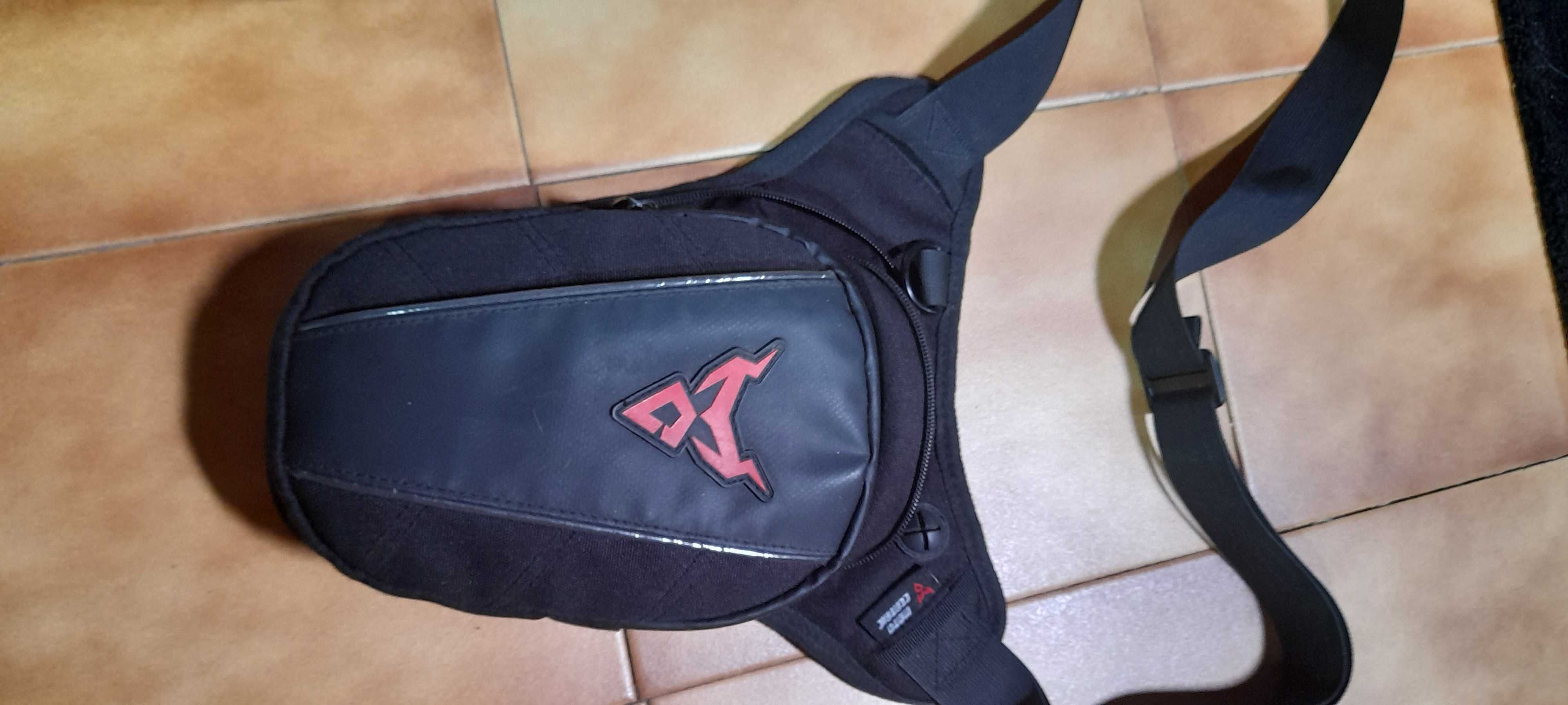 Bolsa tiracol motard usada um mês