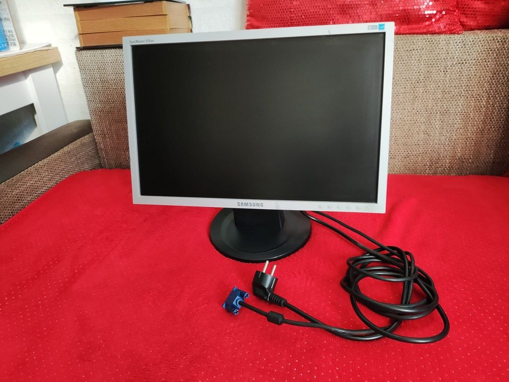 Monitor Samsung 19 cali do komputera PC z przewód zasilający kabel VGA