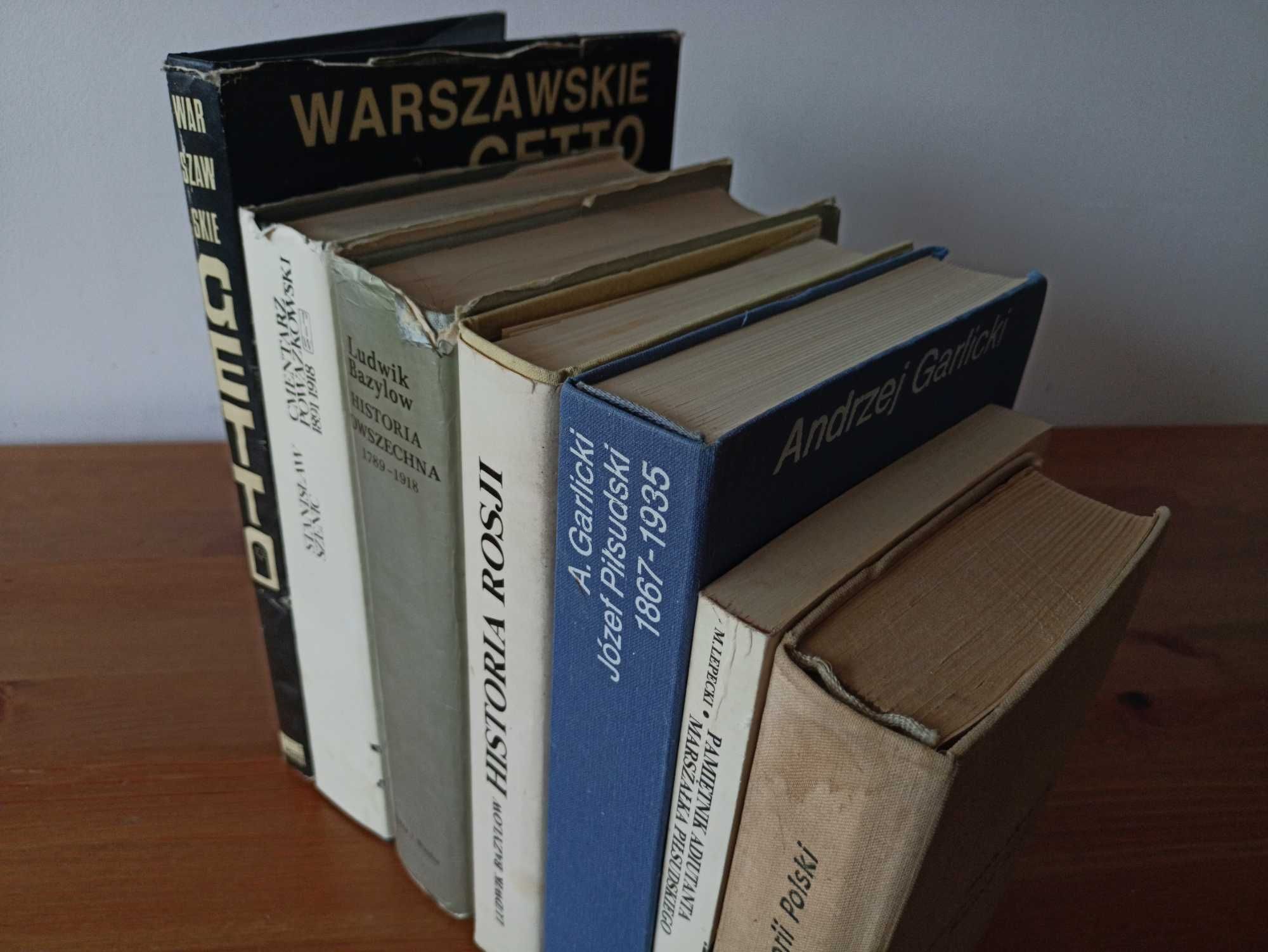 Zestaw 7 książek historycznych Getto, Piłsudski, Cmenatrz Powązkowski