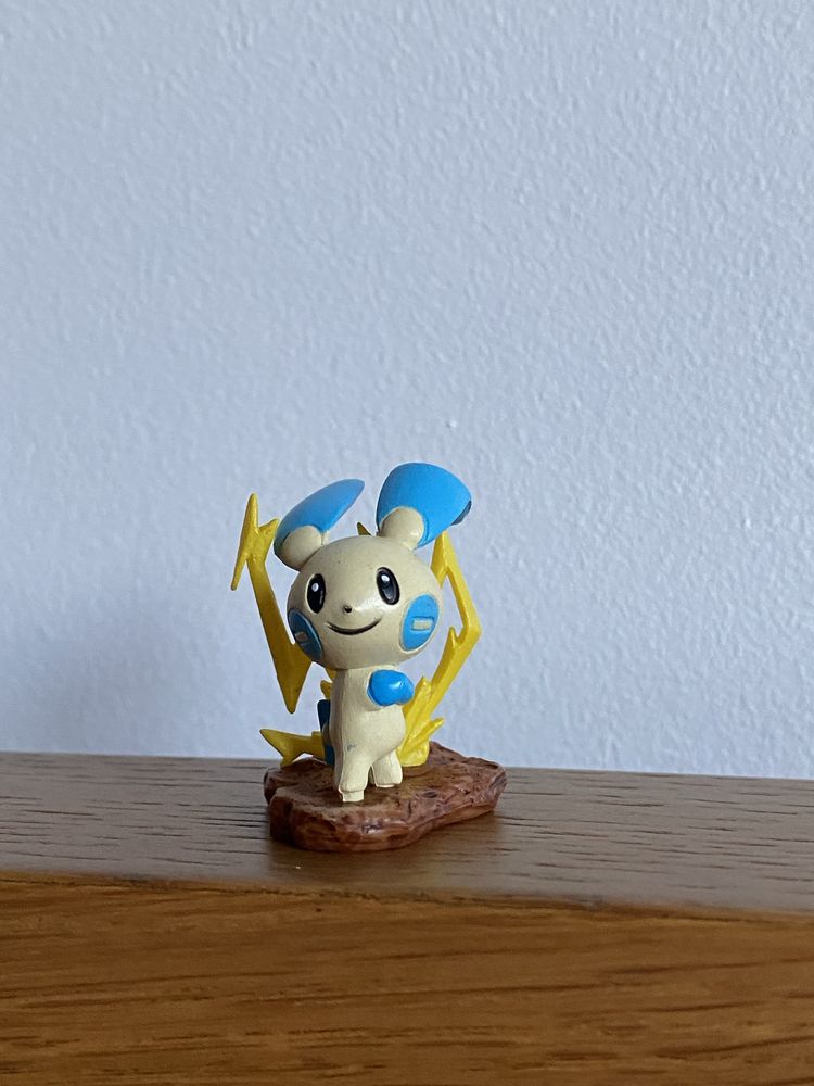 Figura pvc boneco pokemon minun com relampago