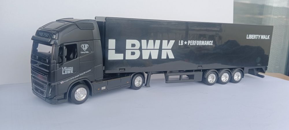 Camião Volvo FH16 escala 1/43