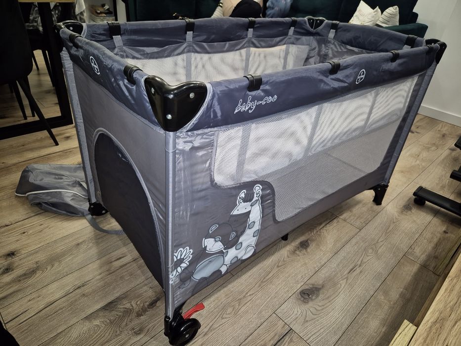 Łóżeczko turystyczne składane dwupoziomowe z materacem