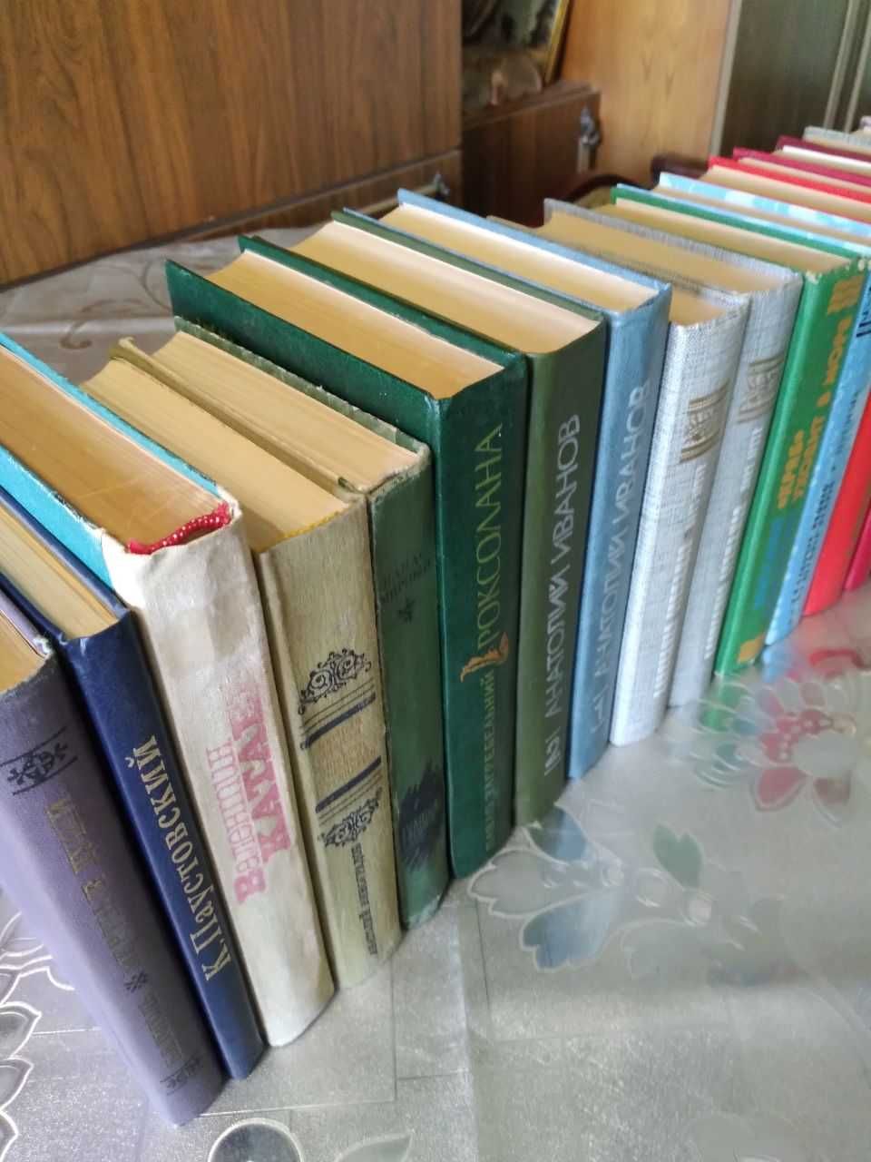 Книги художественная литература и др. б/у 30грн/шт