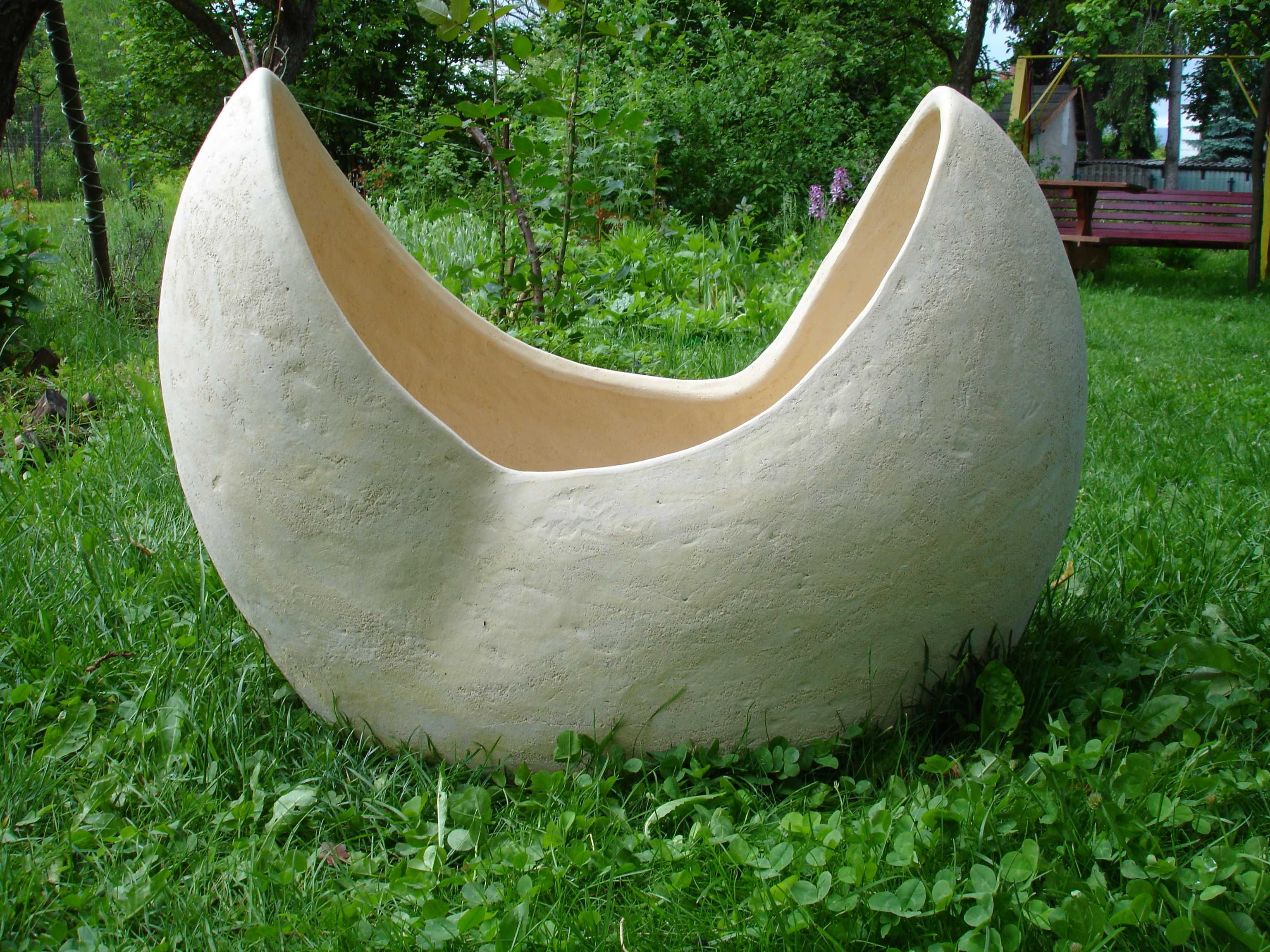 Donica ceramiczna dł. 80 cm. Wys. 60 cm. Szer. 40 cm.