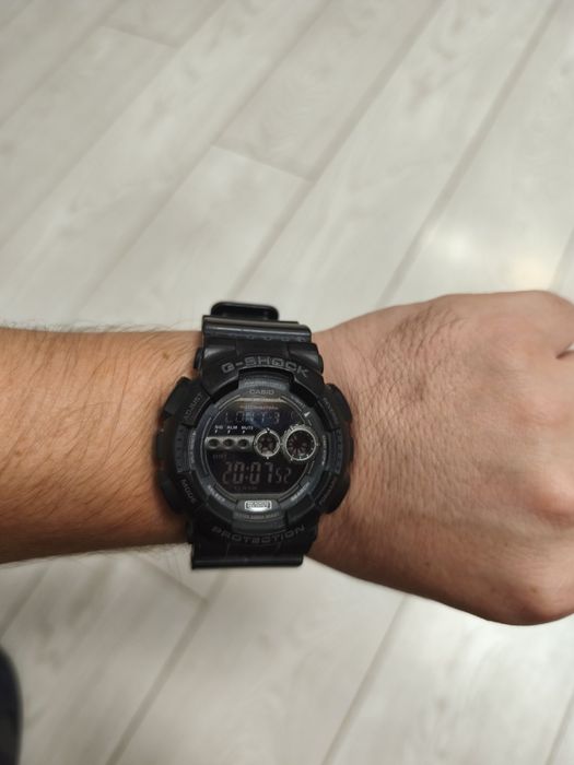 Продам чоловічий годинник