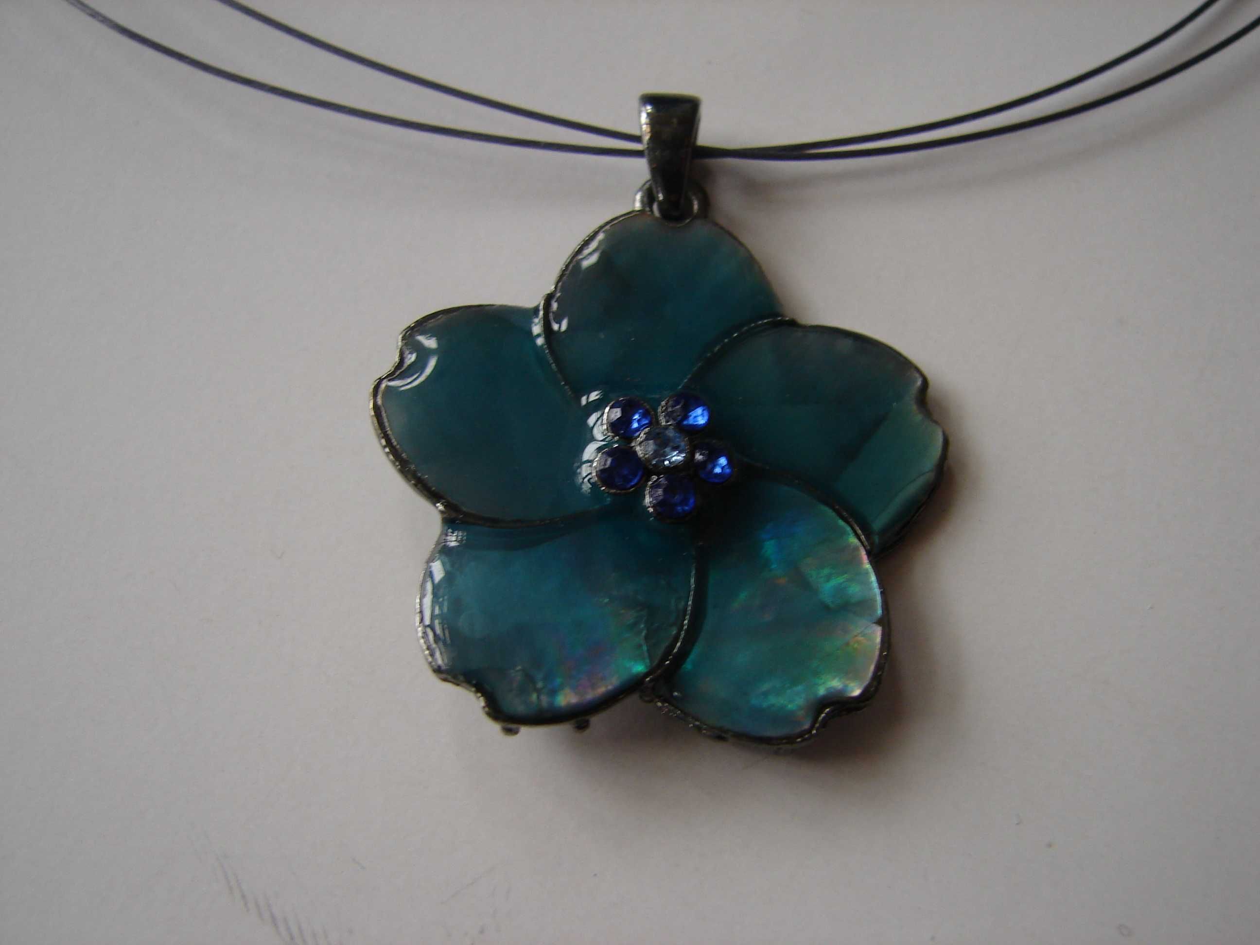 Komplet biżuterii wisior naszyjnik niebieski kwiatek kolczyki
