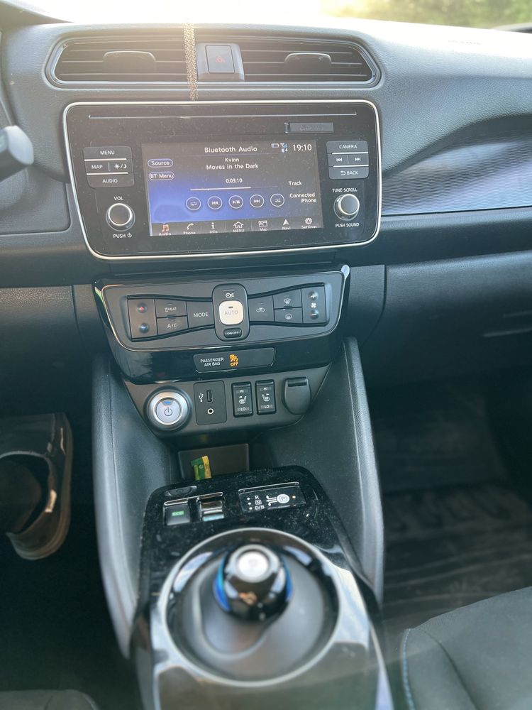Продам Nissan Leaf 2018