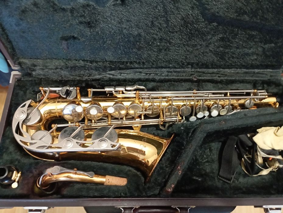 Саксофон альт vito японія