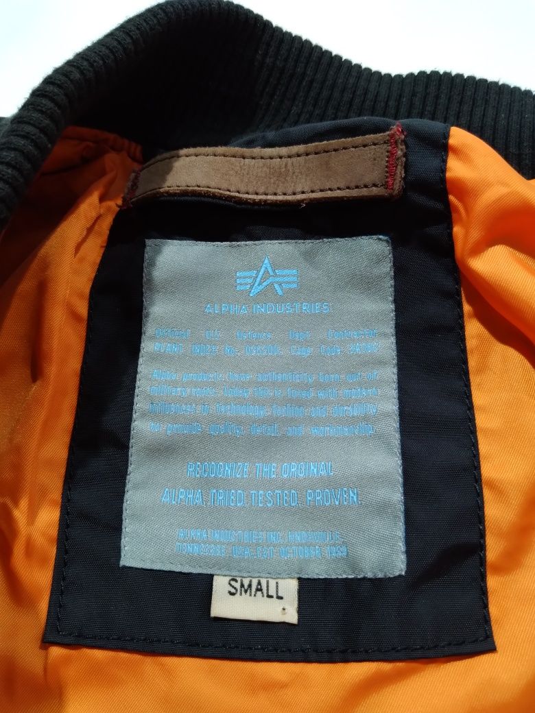 Бомбер від Alpha industries (Розмір S)