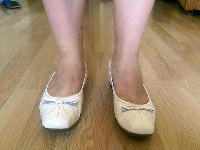 Продам белые туфли-балетки GEOX