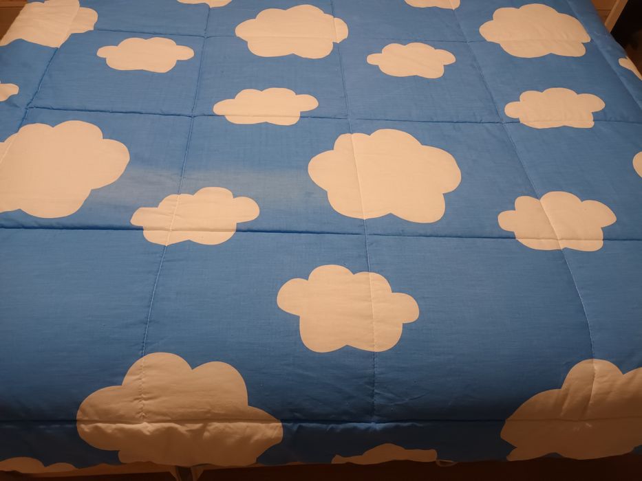 Edredon nuvens para cama de criança