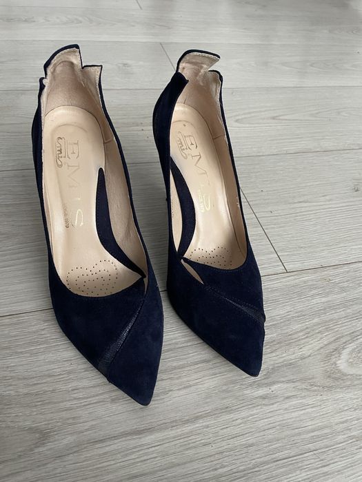 Granatowe szpilki Emis