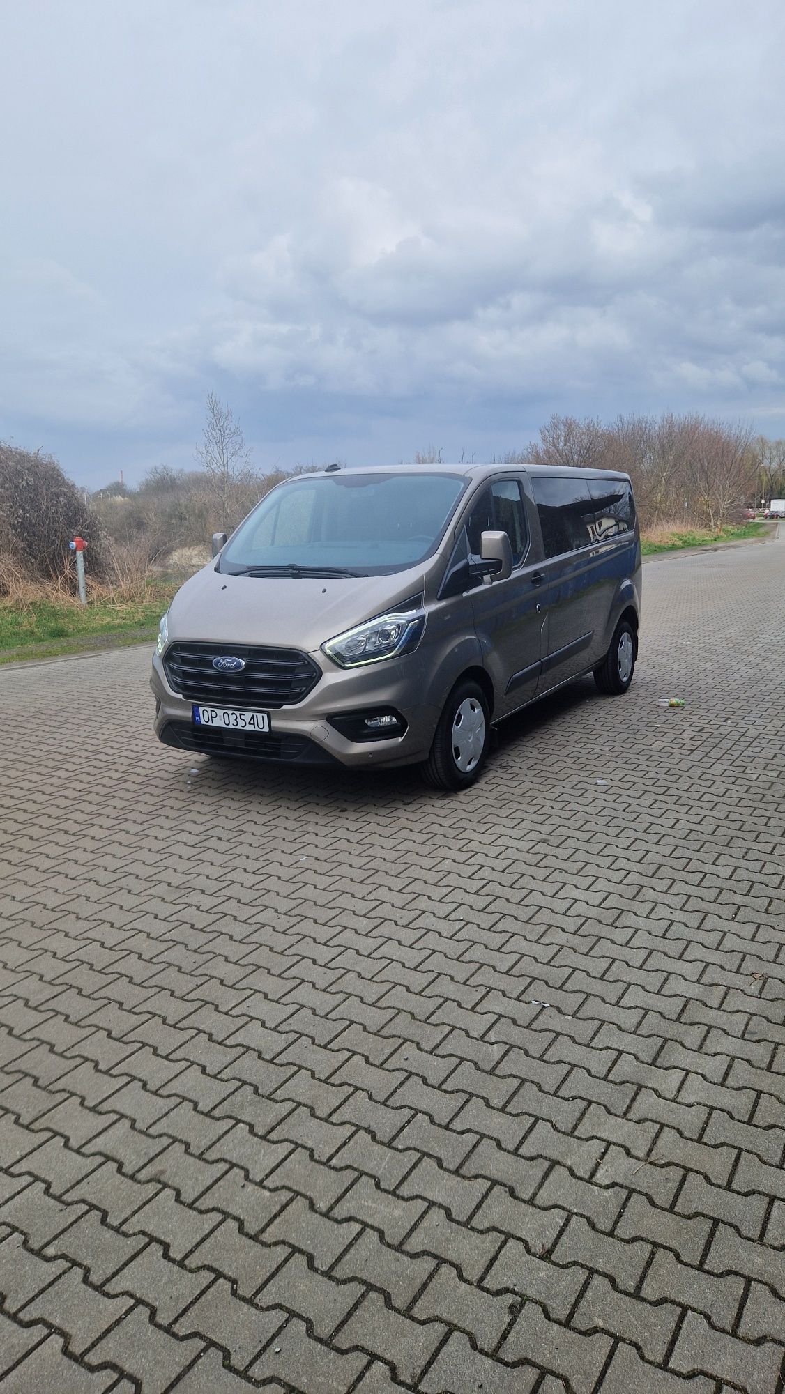 Wynajem busów 8 i 9 os. / wypożyczalnia samochodów/ przewóz osób