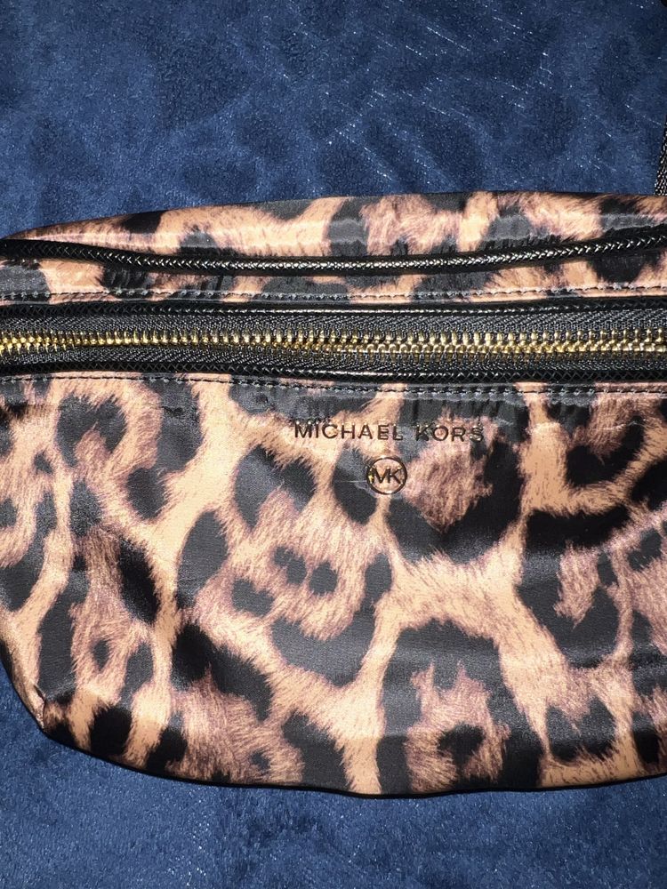 Piekna saszetka Michael Kors w panterke