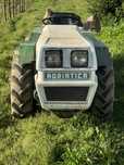 Trator 4x4 com frese 3 abre regos e charrua