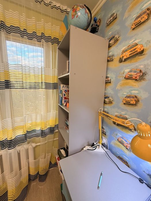 Пенал сірий стелаж