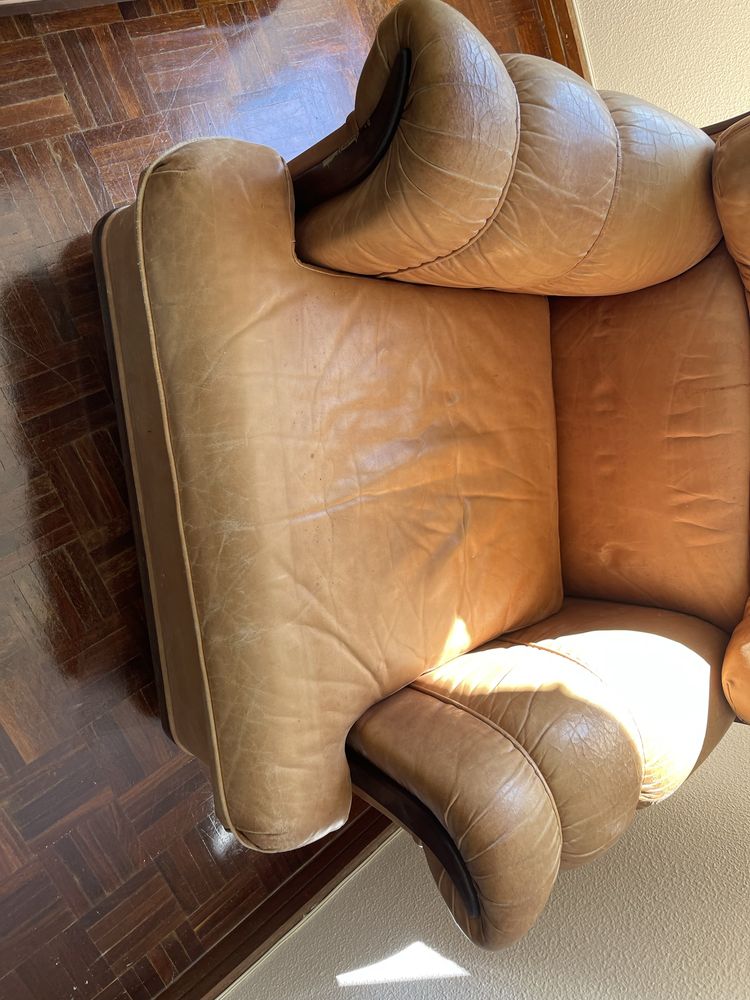 Conjunto sofas em pele