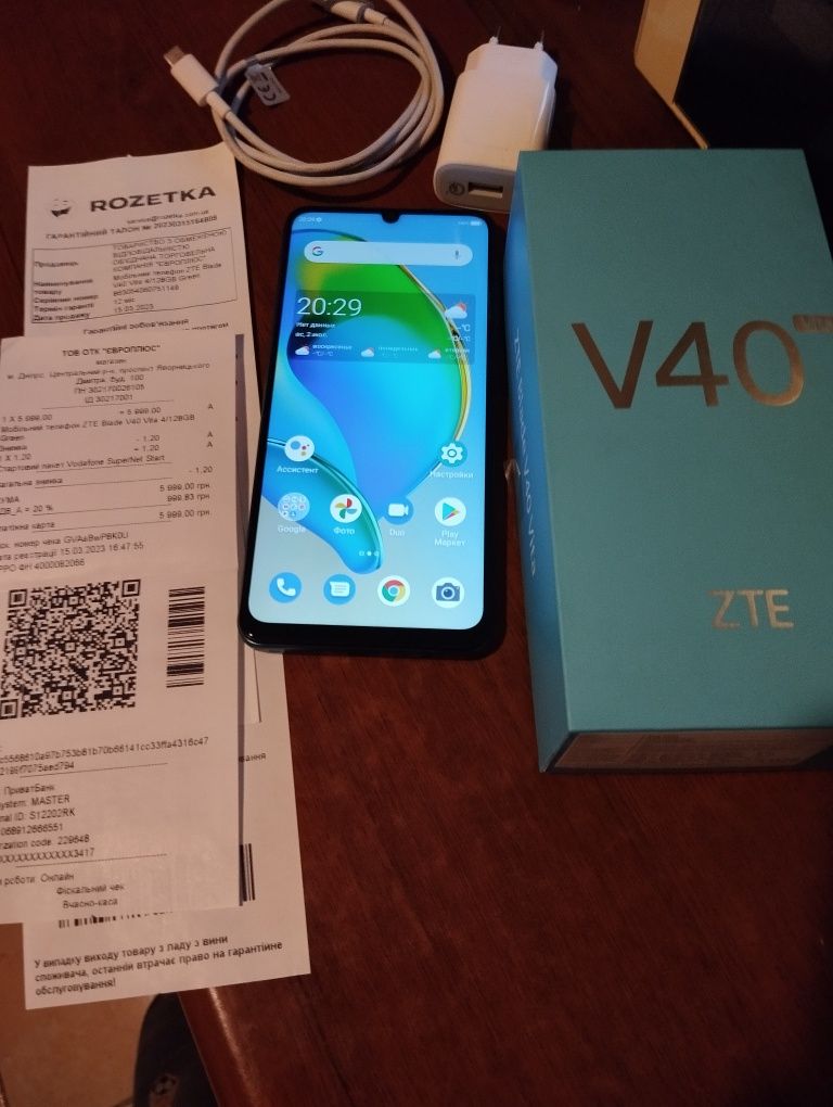 Продам смартфон ZTE blade V40 vita