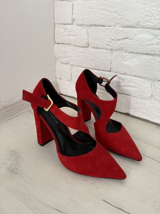 Жіночі туфлі ///