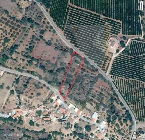 Terreno com Viabilidade de Construção de Moradia Isolada