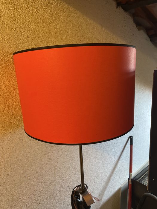 Candeeiro de pé / iluminária