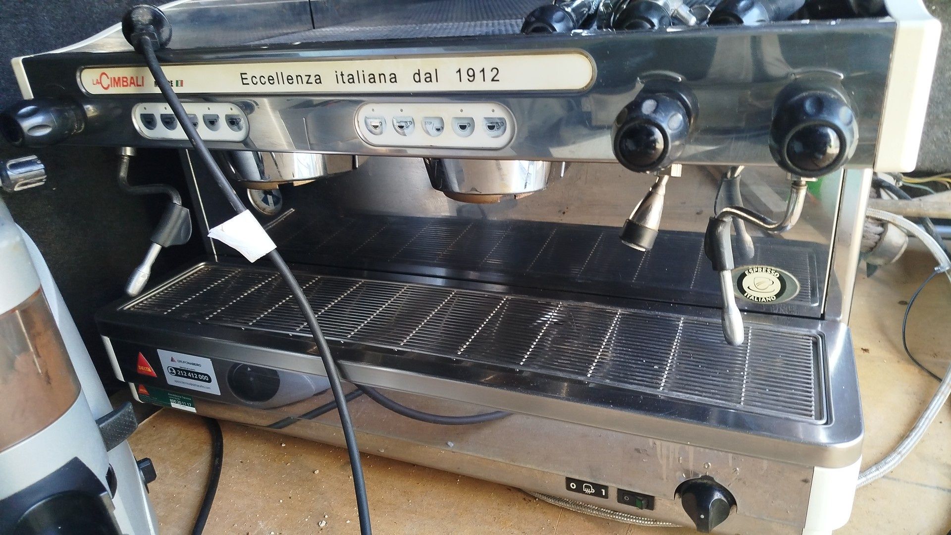 Máquina de café e moedor