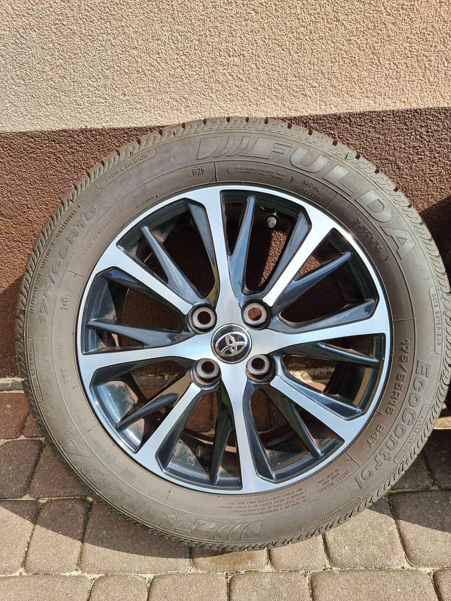 Koła letnie 15" felgi oryginalne Toyota Yaris Aygo 4x100 175/65/15