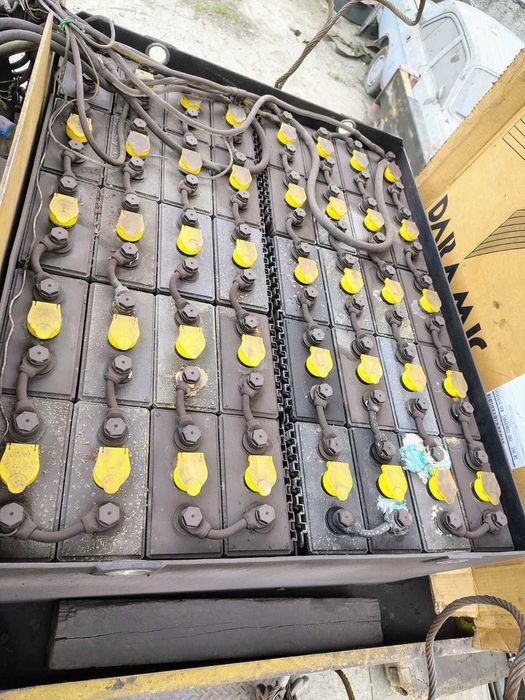 Електрокар, навантажувач, батареї.