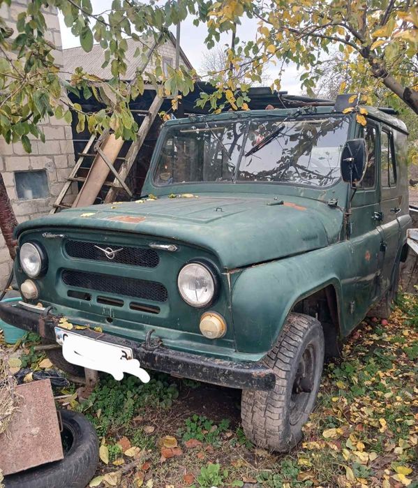 УАЗ 469 на повному ходу