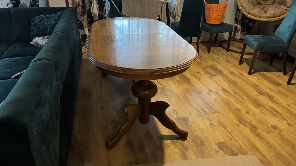 Masywny debowy stół