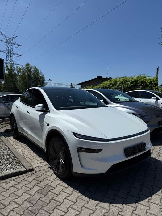 Wynajem samochodu Tesla Model Y Long Range 2025 Juniper