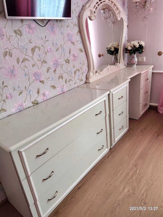 Комод та Трюмо з тумбами