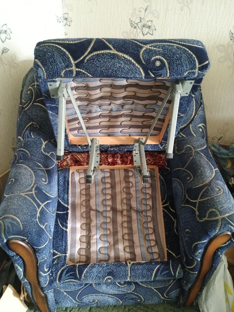 Продам диван та крісла