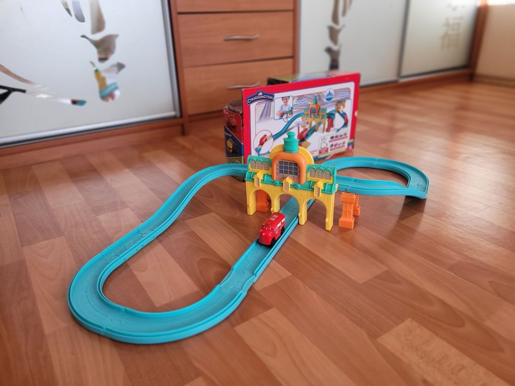 Іграшка Chuggington: трек Залізничне депо з паровозиком Вілсоном