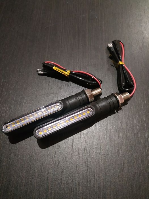 Бігаючі діодні повороти до мото 12v