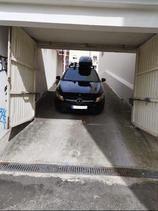 2 lugares de estacionamento privativo - Cacém