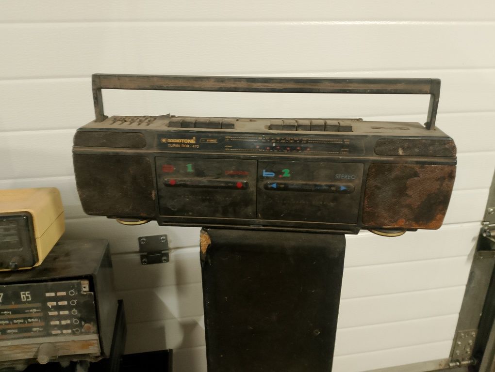 Stare radio kolumny wieża złom