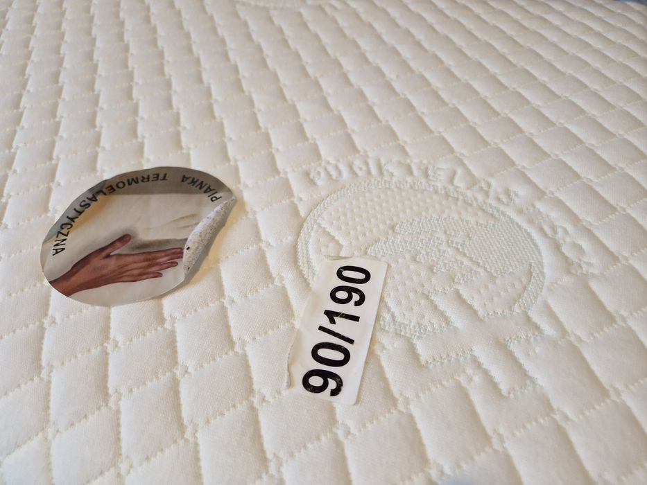 Łóżko piętrowe dwupoziomowe materac