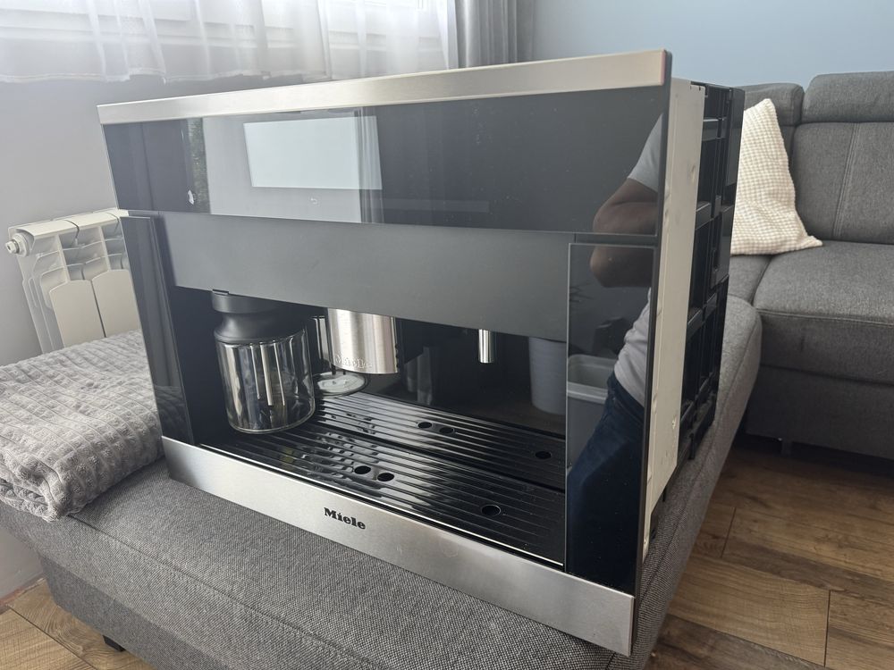 Ekspres do zabudowy Miele CVA6800 bardzo maly przebieg