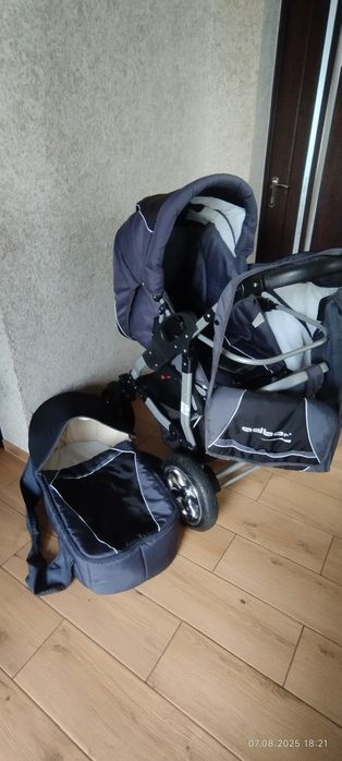 Продам коляску 3 в 1